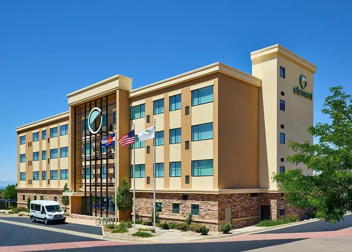 Top Picks for Hotels in Aurora: Where Comfort Meets Convenience