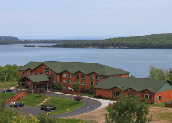 Explore the Best Hotels in Munising for an Unforgettable Vacation